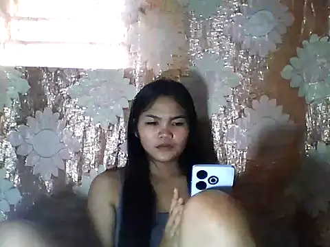 Snapshot of PinaySkinnyJust18 chatting on 03/12/26, 08:31 PinaySkinnyJust18 online show from 03/12/26, 08:31