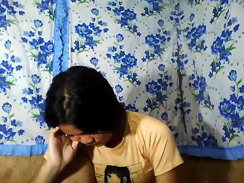 Snapshot of PinaySkinnyJust18 chatting on 04/04/26, 09:23 PinaySkinnyJust18 online show from 04/04/26, 09:23