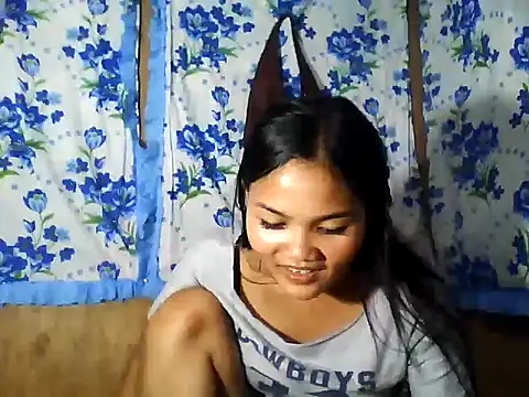 Snapshot of PinaySkinnyJust18 chatting on 04/10/26, 10:53 PinaySkinnyJust18 online show from 04/10/26, 10:53