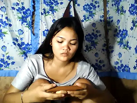 Snapshot of PinaySkinnyJust18 chatting on 04/10/26, 10:58 PinaySkinnyJust18 online show from 04/10/26, 10:58