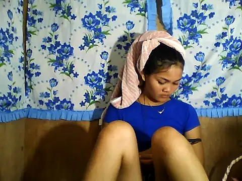 Snapshot of PinaySkinnyJust18 chatting on 04/15/26, 09:27 PinaySkinnyJust18 online show from 04/15/26, 09:27