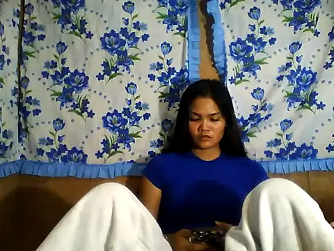 Snapshot of PinaySkinnyJust18 chatting on 04/16/26, 10:16 PinaySkinnyJust18 online show from 04/16/26, 10:16