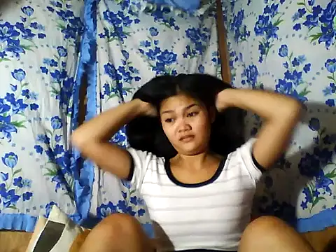PinaySkinnyJust18 online show from 06/30/26, 10:33