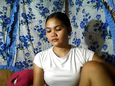 PinaySkinnyJust18 online show from 07/06/26, 09:50