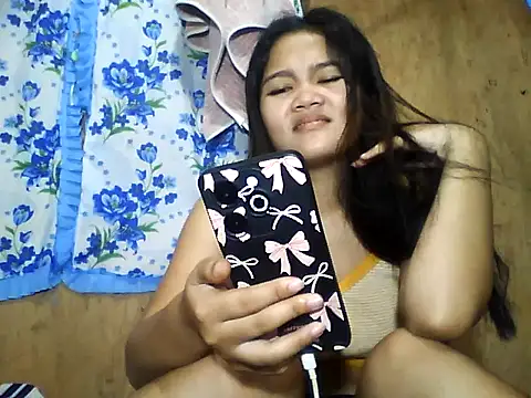 PinaySkinnyJust18 online show from 07/15/26, 10:48