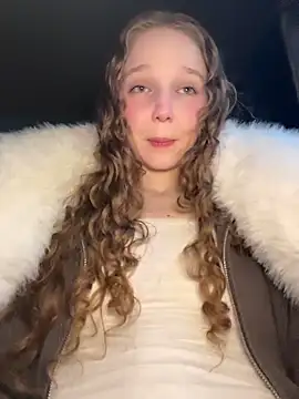 Snapshot of outside_rosy chatting on 03/05/26, 03:41 outside rosy online show from 03/05/26, 03:41