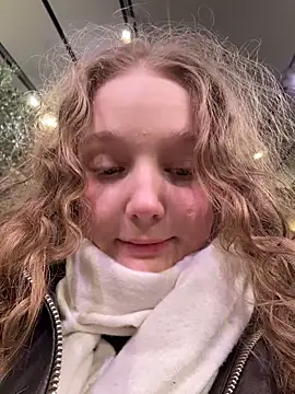 Snapshot of outside_rosy chatting on 03/12/26, 03:07 outside rosy online show from 03/12/26, 03:07