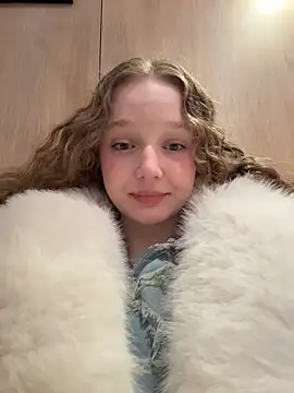 Snapshot of outside_rosy chatting on 03/15/26, 04:13 outside rosy online show from 03/15/26, 04:13