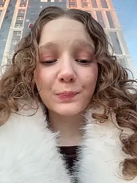 Snapshot of outside_rosy chatting on 03/21/26, 04:10 outside rosy online show from 03/21/26, 04:10