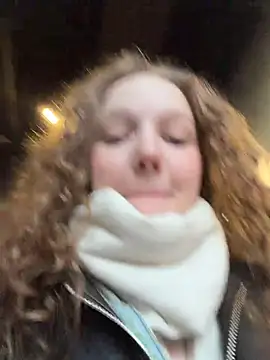 Snapshot of outside_rosy chatting on 03/27/26, 04:18 outside rosy online show from 03/27/26, 04:18