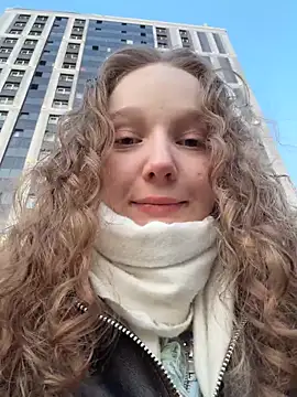 Snapshot of outside_rosy chatting on 03/28/26, 04:28 outside rosy online show from 03/28/26, 04:28