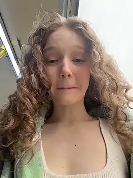 Snapshot of outside_rosy chatting on 03/29/26, 03:23 outside rosy online show from 03/29/26, 03:23