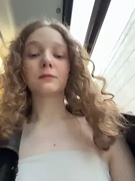 Snapshot of outside_rosy chatting on 03/30/26, 04:08 outside rosy online show from 03/30/26, 04:08