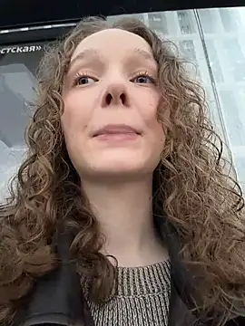 Snapshot of outside_rosy chatting on 04/04/26, 04:15 outside rosy online show from 04/04/26, 04:15