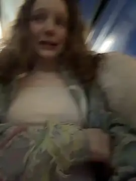 Snapshot of outside_rosy chatting on 04/05/26, 05:32 outside rosy online show from 04/05/26, 05:32