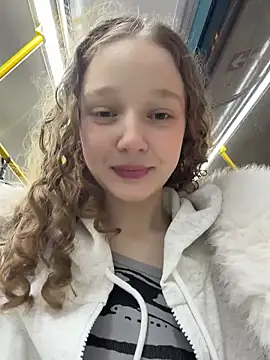 Snapshot of outside_rosy chatting on 04/27/26, 08:40 outside rosy online show from 04/27/26, 08:40