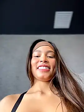 Snapshot of Amaliarand chatting on 04/11/26, 04:55 Amaliarand online show from 04/11/26, 04:55