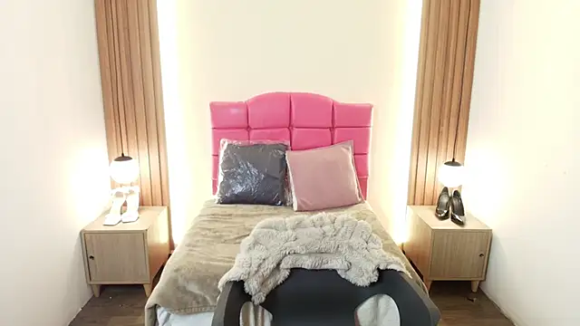 IvonneRoss  online show from 02/26/26, 12:15