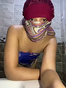 Snapshot of Rabab_Queen chatting on 04/21/26, 01:42 Rabab Queen online show from 04/21/26, 01:42