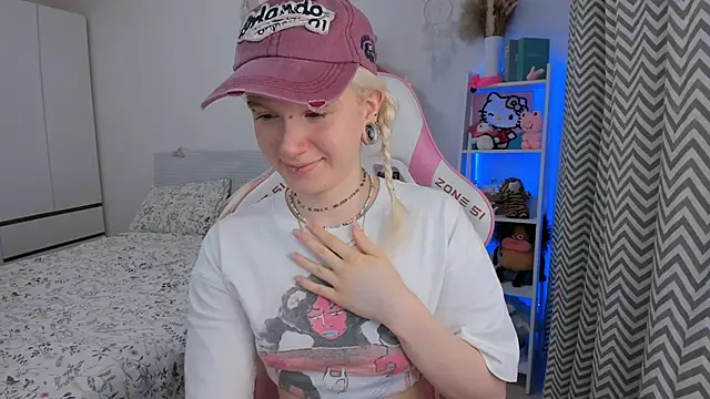 Snapshot of Mia_WaterFall chatting on 02/11/26, 03:44 Mia WaterFall online show from 02/11/26, 03:44