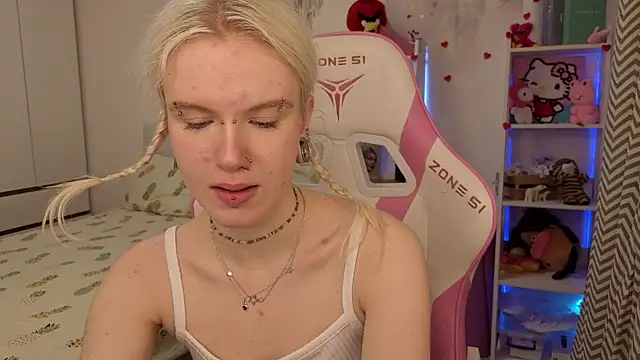 Snapshot of Mia_WaterFall chatting on 02/25/26, 03:16 Mia WaterFall online show from 02/25/26, 03:16