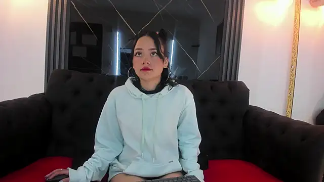 IvyyEmerald online show from 02/11/26, 01:05