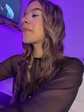 Snapshot of BellaMoon_ chatting on 03/25/26, 03:56 BellaMoon online show from 03/25/26, 03:56