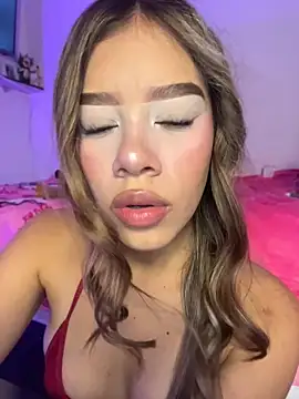 Snapshot of BellaMoon_ chatting on 04/15/26, 01:23 BellaMoon online show from 04/15/26, 01:23