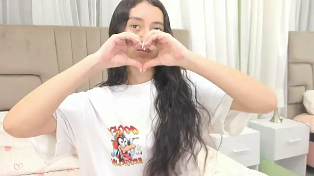 isabella nowa online show from 04/10/26, 11:59