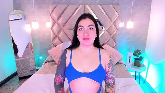 Snapshot of KathiaJenner chatting on 02/13/26, 12:23 KathiaJenner online show from 02/13/26, 12:23