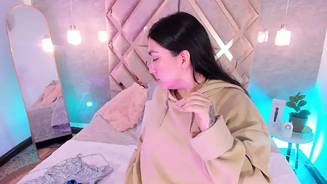 Snapshot of KathiaJenner chatting on 02/19/26, 12:01 KathiaJenner online show from 02/19/26, 12:01