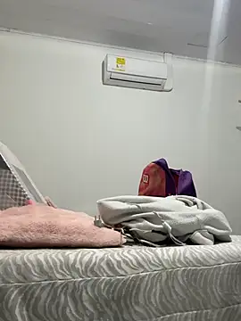 Snapshot of KathiaJenner chatting on 02/28/26, 11:33 KathiaJenner online show from 02/28/26, 11:33