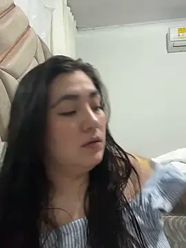 Snapshot of KathiaJenner chatting on 03/02/26, 11:28 KathiaJenner online show from 03/02/26, 11:28