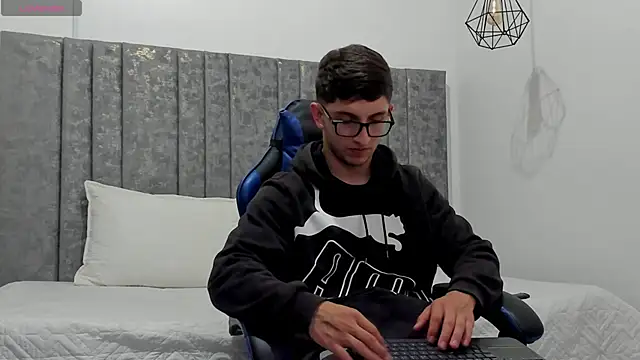 Snapshot of Calvin_Hunter chatting on 03/28/26, 01:05 Calvin Hunter online show from 03/28/26, 01:05