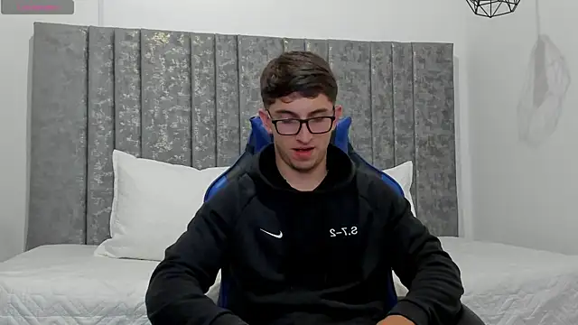 Snapshot of Calvin_Hunter chatting on 04/02/26, 03:04 Calvin Hunter online show from 04/02/26, 03:04