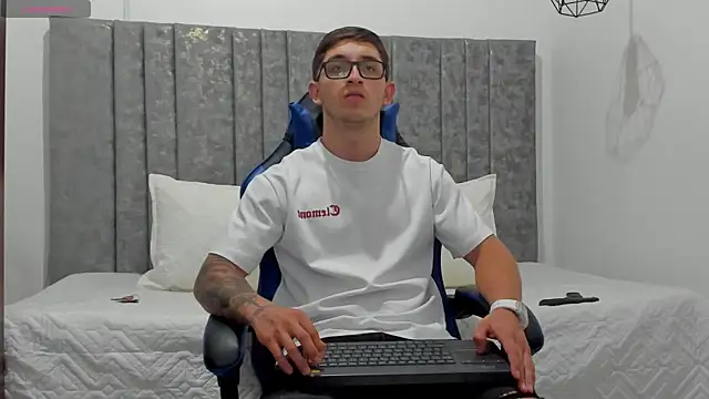 Snapshot of Calvin_Hunter chatting on 04/06/26, 12:08 Calvin Hunter online show from 04/06/26, 12:08