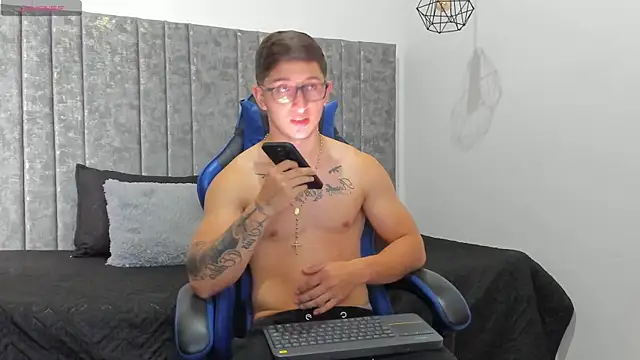 Snapshot of Calvin_Hunter chatting on 04/13/26, 02:44 Calvin Hunter online show from 04/13/26, 02:44