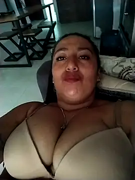 Snapshot of agathaklein chatting on 02/27/26, 02:39 agathaklein online show from 02/27/26, 02:39