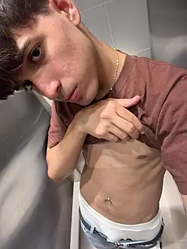 Snapshot of Naim_TheKing chatting on 04/05/26, 11:57 Naim TheKing online show from 04/05/26, 11:57