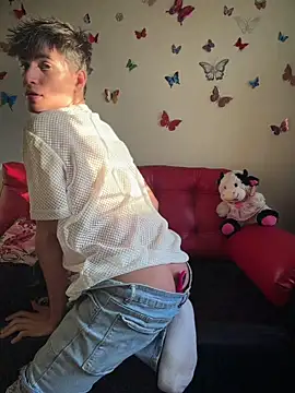 Snapshot of Naim_TheKing chatting on 04/19/26, 10:34 Naim TheKing online show from 04/19/26, 10:34