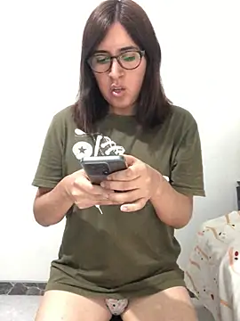 Snapshot of Eide-26 chatting on 03/23/26, 02:04 Eide-26 online show from 03/23/26, 02:04