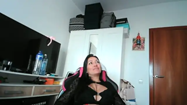 Snapshot of Yulian_Milf chatting on 02/14/26, 12:35 Yulian Milf online show from 02/14/26, 12:35