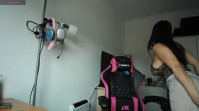 Yulian Milf online show from 03/19/26, 02:32