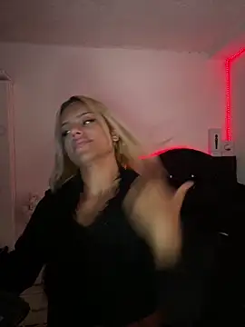 Snapshot of andyy_x chatting on 04/08/26, 12:32 andyy x online show from 04/08/26, 12:32