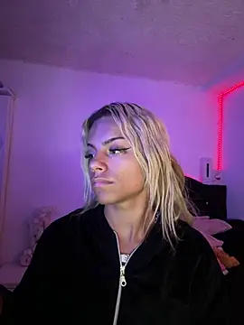 Snapshot of andyy_x chatting on 04/12/26, 06:51 andyy x online show from 04/12/26, 06:51