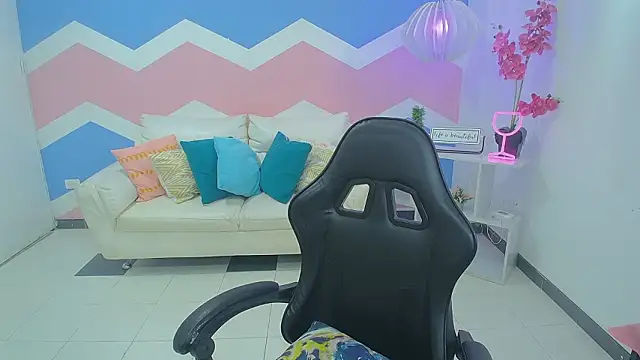 Snapshot of mayli_marie chatting on 03/17/26, 09:51 mayli marie online show from 03/17/26, 09:51