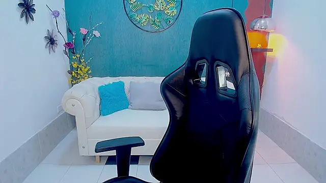 Snapshot of mayli_marie chatting on 04/02/26, 12:36 mayli marie online show from 04/02/26, 12:36