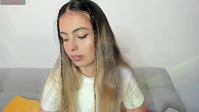 Fernanda aaaa online show from 04/13/26, 03:17