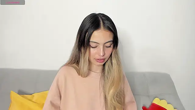 Fernanda aaaa online show from 04/17/26, 02:31