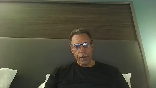 swimmer2496 online show from 05/16/26, 06:21